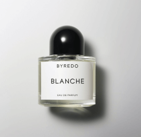 BYREDO 'Blanche' 로서 가운데 하얀색 표지에 브랜드 명과 함께 적혀있습니다. 뚜껑은 검정색이며 정면 사진입니다.